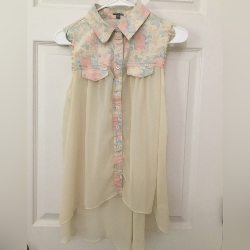Charlotte Russe Floral Button-Down Blouse M
